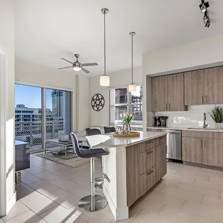Luxury 2Br With City Views On Biscayne Blvd